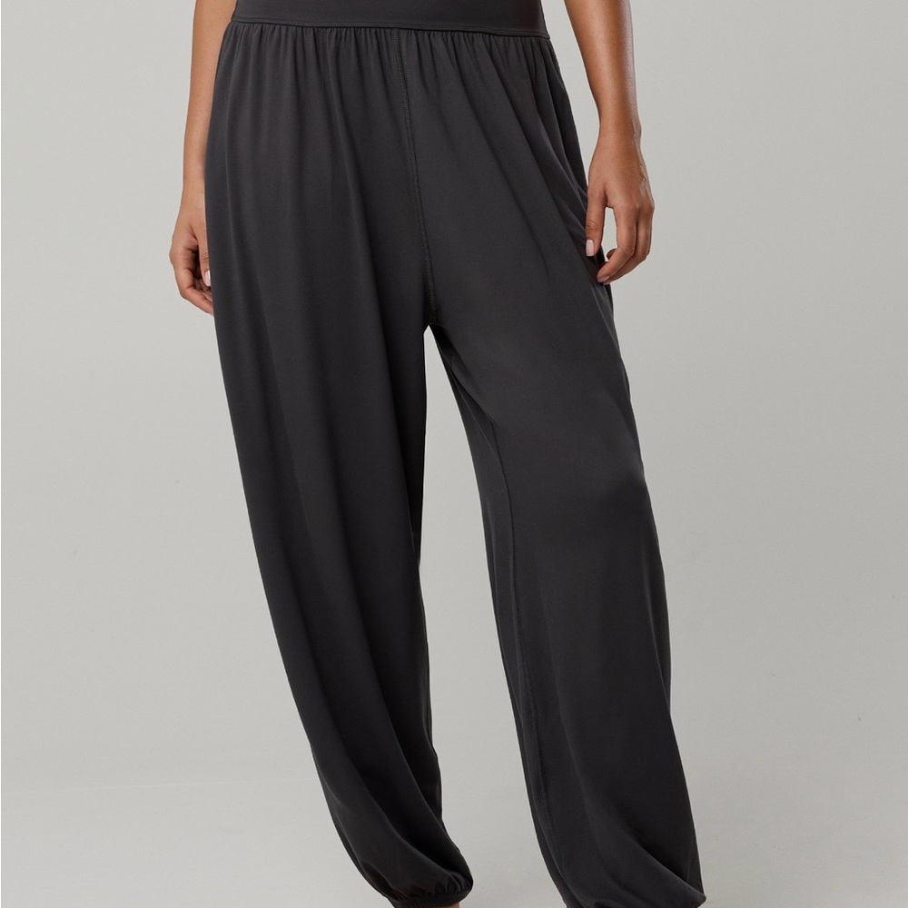OFFLINE By Aerie The Hugger Go With The Flow Baggy Jogger